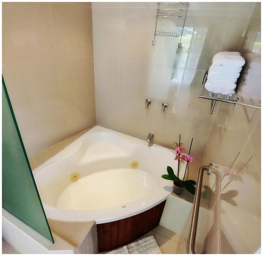 Deluxe Suite with Spa Bath